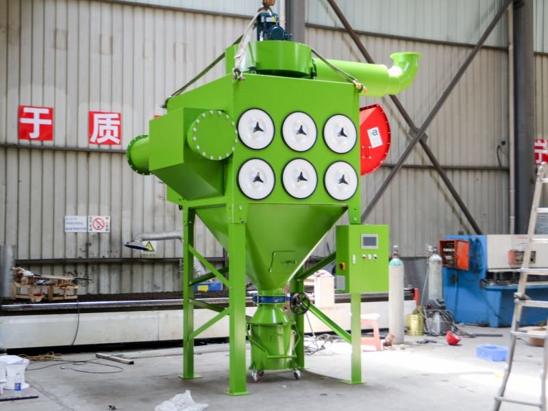 Cartridge dust collector system for welding fumes and fine dust