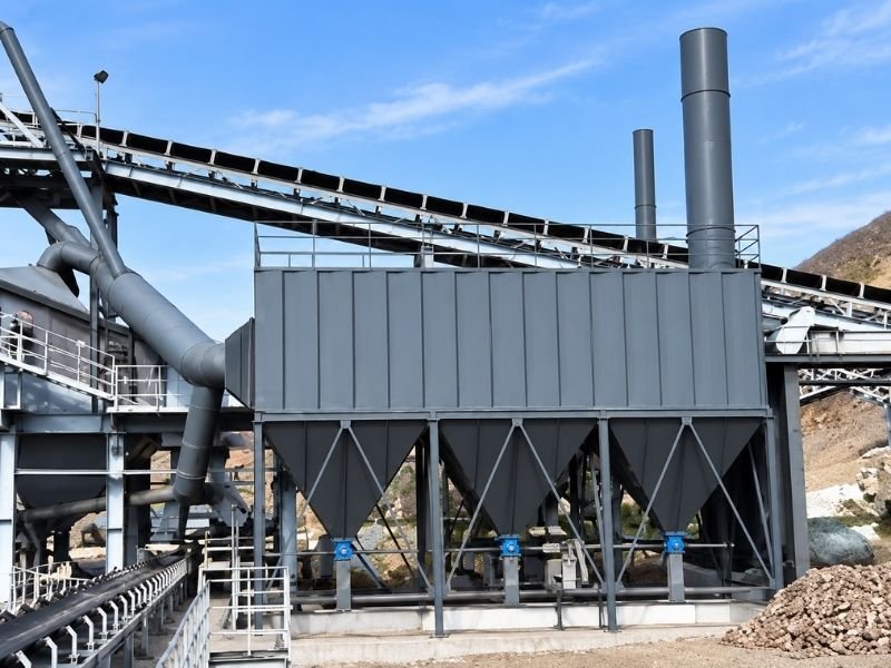 Abrasion-resistant baghouse dust collector for abrasive mineral and aggregate dust